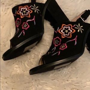 Yoki NWOT WOMANS black heels